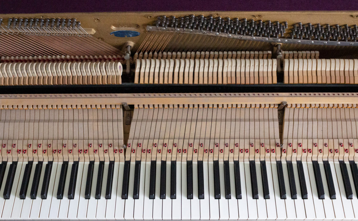 innerworkings of a piano